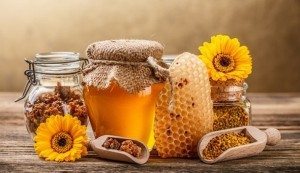 витаминная маска с медом, питательная маска с отрубями и медом
