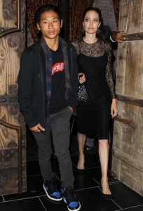 Анджелина Джоли отправилась на ужин с 13-летним сыном