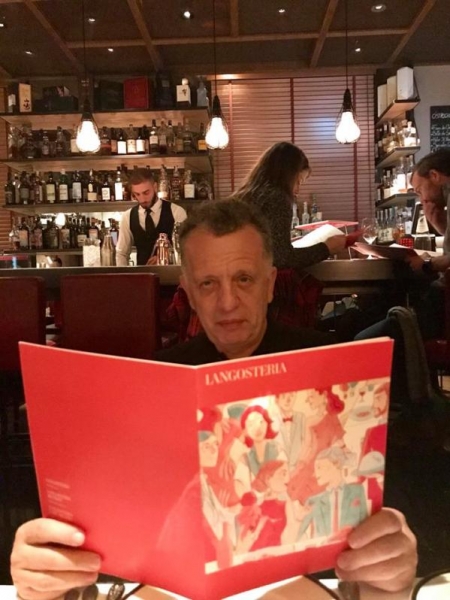 Кабаеву засняли на фото в компании таинственного незнакомца в кафе Милана