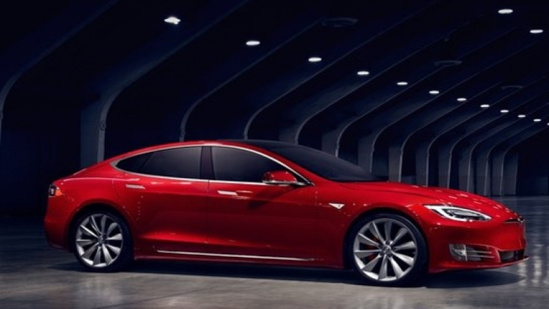 В Германии покупателей электромобиля Tesla обяжут доплатить за мошенничество компании