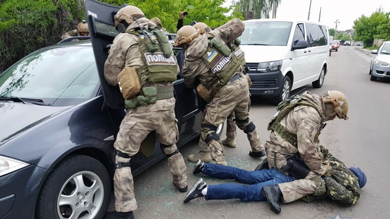 Под Киевом житомирские полицейские и КОРД задержали вооруженную банду спортсменов