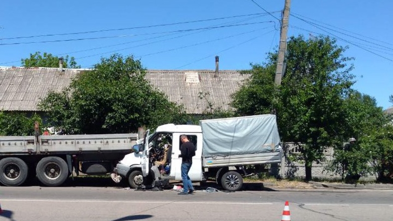 В результате ДТП в Днепре пострадали трое мужчин и маленькая девочка