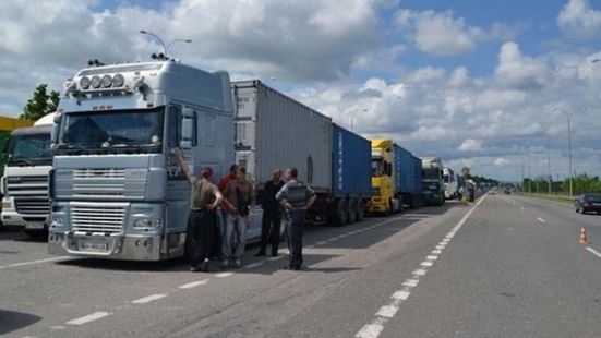 Запретить фурам ездить по городу: соцсети отреагировали на страшное ДТП в Днепре