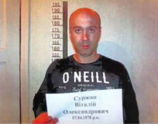 Из суда в Миргороде сбежал рецидивист с оружием и заложницей