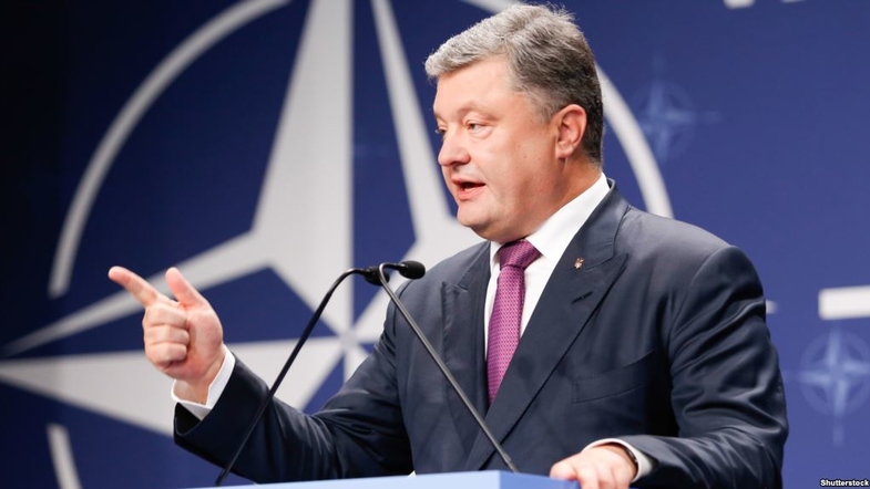 Порошенко внесет изменения в Конституцию о членстве Украины в ЕС и НАТО