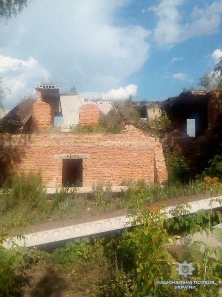 Под Нежином бетонная плита насмерть раздавила трех подростков