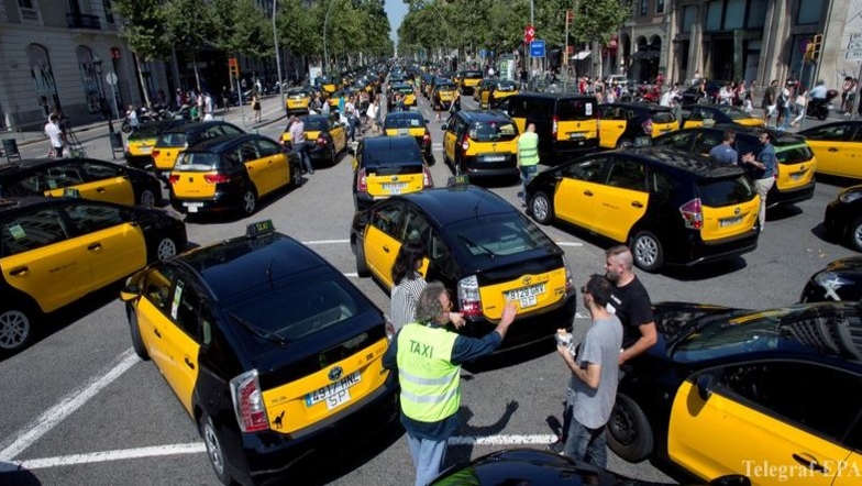 В Барселоне таксисты объявили бессрочную забастовку