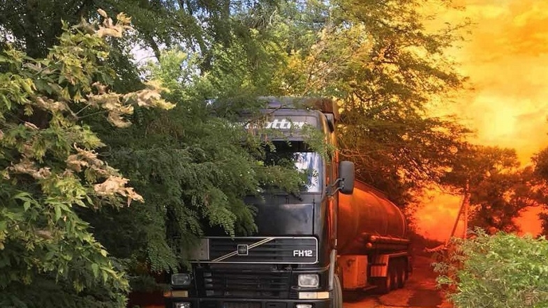 В Днепропетровской области из-за аварии на дороге произошла экологическая катастрофа (ФОТО, ВИДЕО)