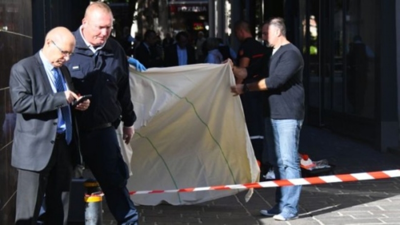 Начальника французской полиции зарезали прямо под городским советом