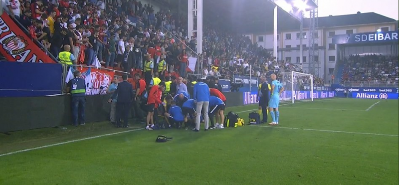 Фанаты Севильи пострадали во время матча в Испании (ФОТО)
