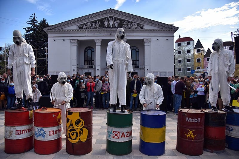 В Мариуполе тысячи людей вышли на экологический митинг (ФОТО)