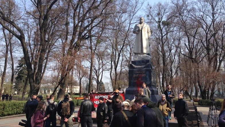 Националисты намерены снести памятник Ватутину в Киеве (онлайн-трансляция)