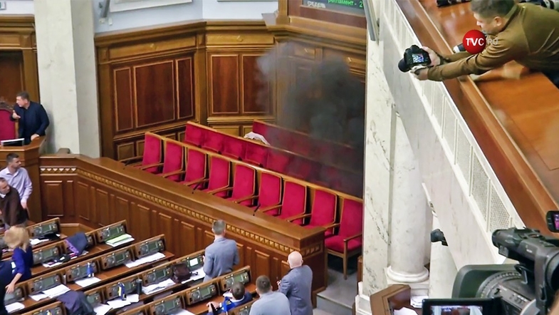 Шашки наголо: как Рада продлит статус для Донбасса