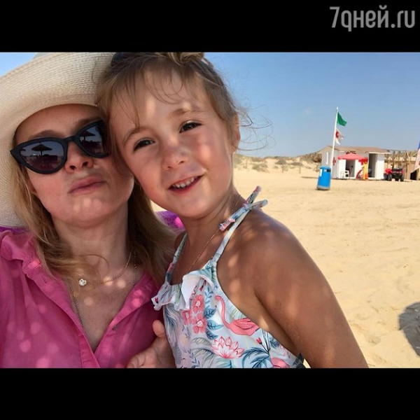 Анна Михалкова отметила 7-летие дочери