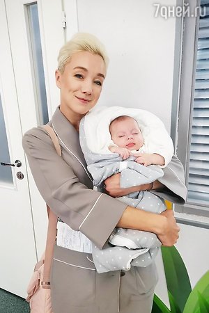 «Ей три месяца!» Свежий снимок Мороз с младенцем на руках произвел фурор