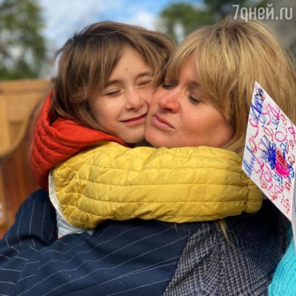 «Что за милота!»: Михалкова получила от дочери «бесценный» подарок