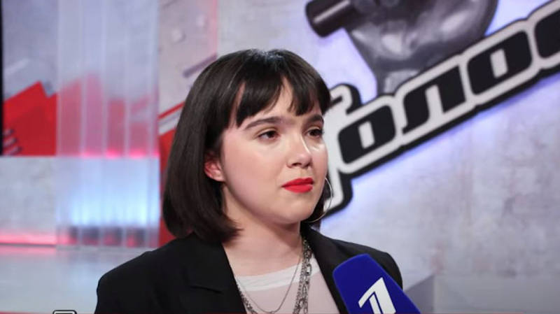 Дочь ведущего Первого канала Саша Будникова покинула шоу «Голос»